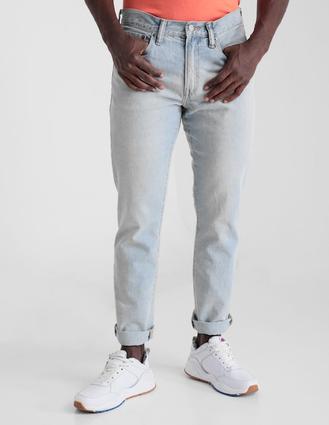 Oferta de Jeans straight lavado claro para hombre por $519.6 en GAP