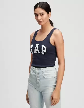 Oferta de Playera cuello redondo para mujer por $319.2 en GAP