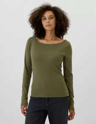 Oferta de Playera manga larga cuello ojal para mujer por $479.2 en GAP