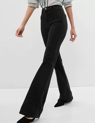 Oferta de Jeans flare corte cintura alta para mujer por $1119.2 en GAP