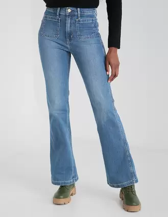 Oferta de Jeans flare corte cintura alta para mujer por $1119.2 en GAP