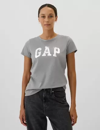 Oferta de Playera manga corta cuello redondo para mujer por $149.5 en GAP