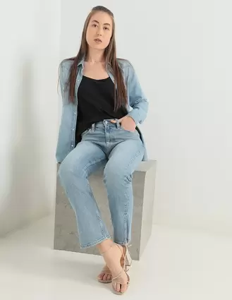 Oferta de Jeans straight corte cintura alta para mujer por $1119.2 en GAP