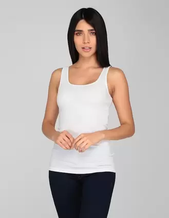 Oferta de Playera cuello redondo para mujer por $399.2 en GAP
