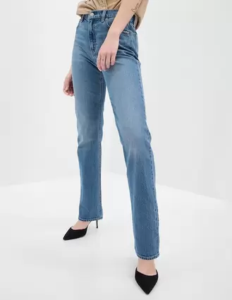 Oferta de Jeans straight corte cintura alta para mujer por $1259.3 en GAP