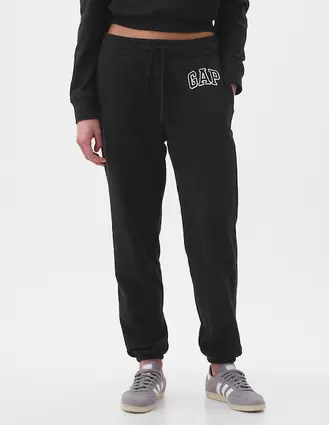 Oferta de Pants regular Gap con jareta para mujer por $839.3 en GAP