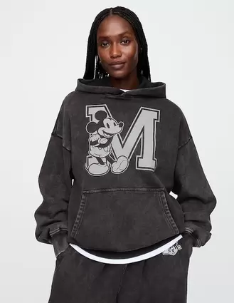 Oferta de Sudadera con capucha y bolsa unisex por $1839.2 en GAP