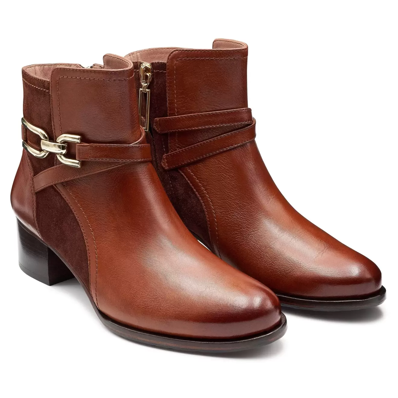Oferta de Botines de piel para dama con hebilla lateral por $4879.2 en Jean Pierre