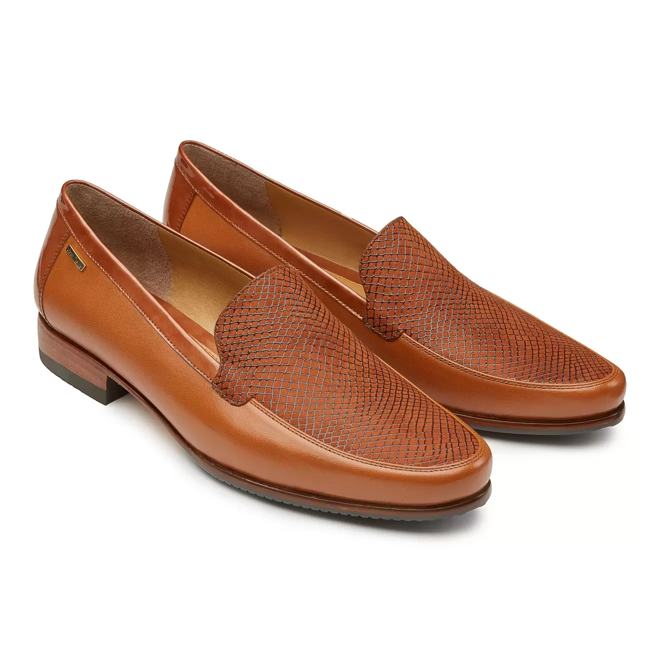 Oferta de Mocasinesde piel para dama texturizados color brandy por $2719.2 en Jean Pierre