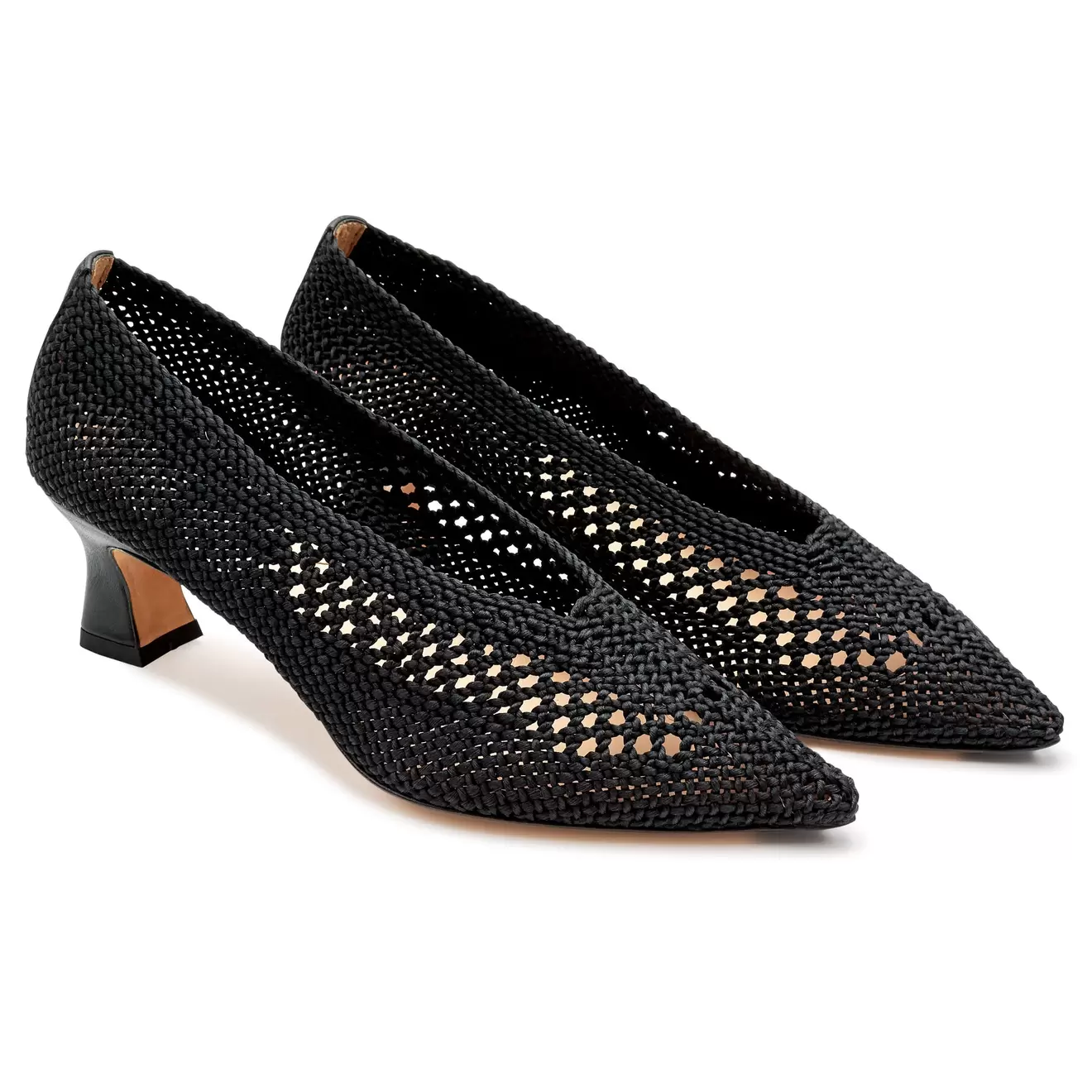 Oferta de Zapatillas estilo kitten heels tejidas con tacón medio por $2959.2 en Jean Pierre