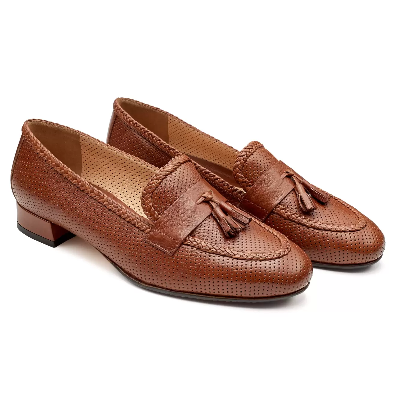 Oferta de Mocasines de piel troquelada color brandy con borlas para mujer por $3439.2 en Jean Pierre