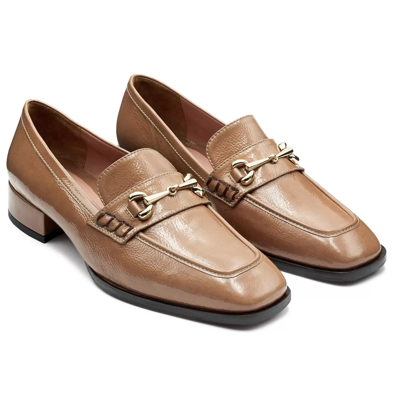 Oferta de Mocasines de charol línea confort con hebillas para mujer por $3279.2 en Jean Pierre