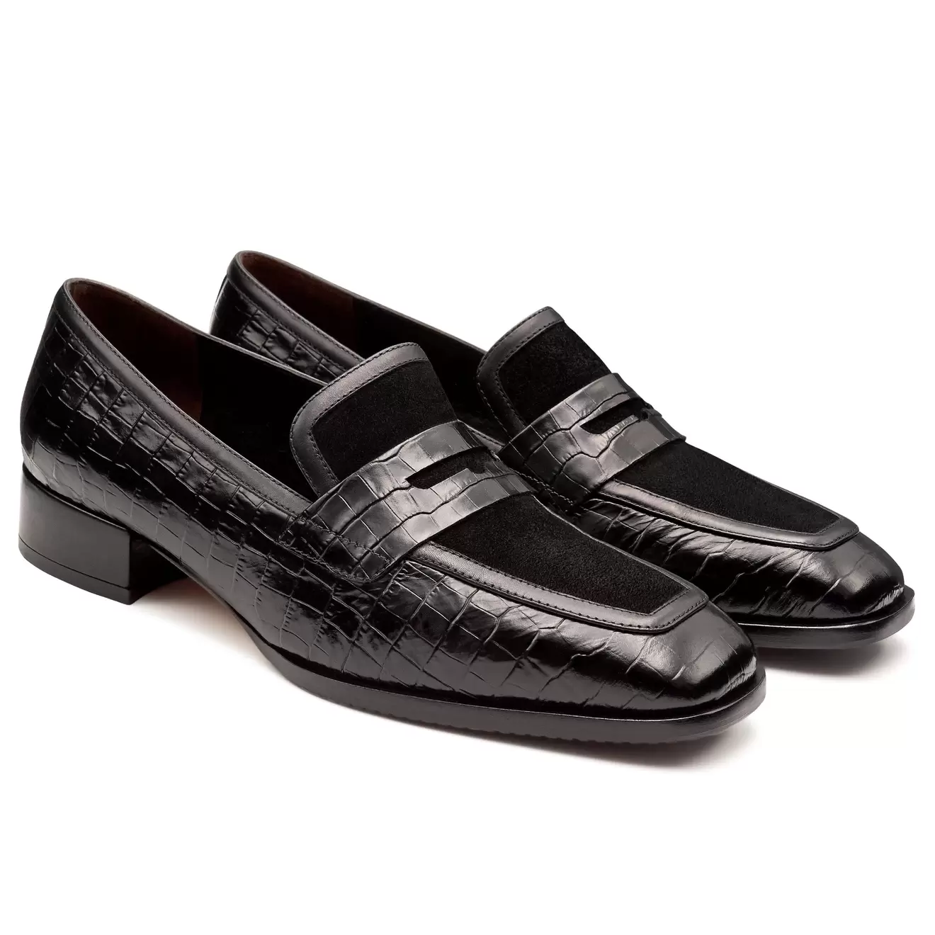 Oferta de Mocasines de piel grabada estilo y gamuza para dama por $3999 en Jean Pierre