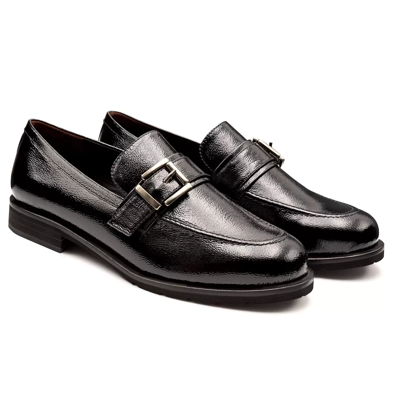 Oferta de Mocasines tipo monk strap de charol para mujer por $3999 en Jean Pierre