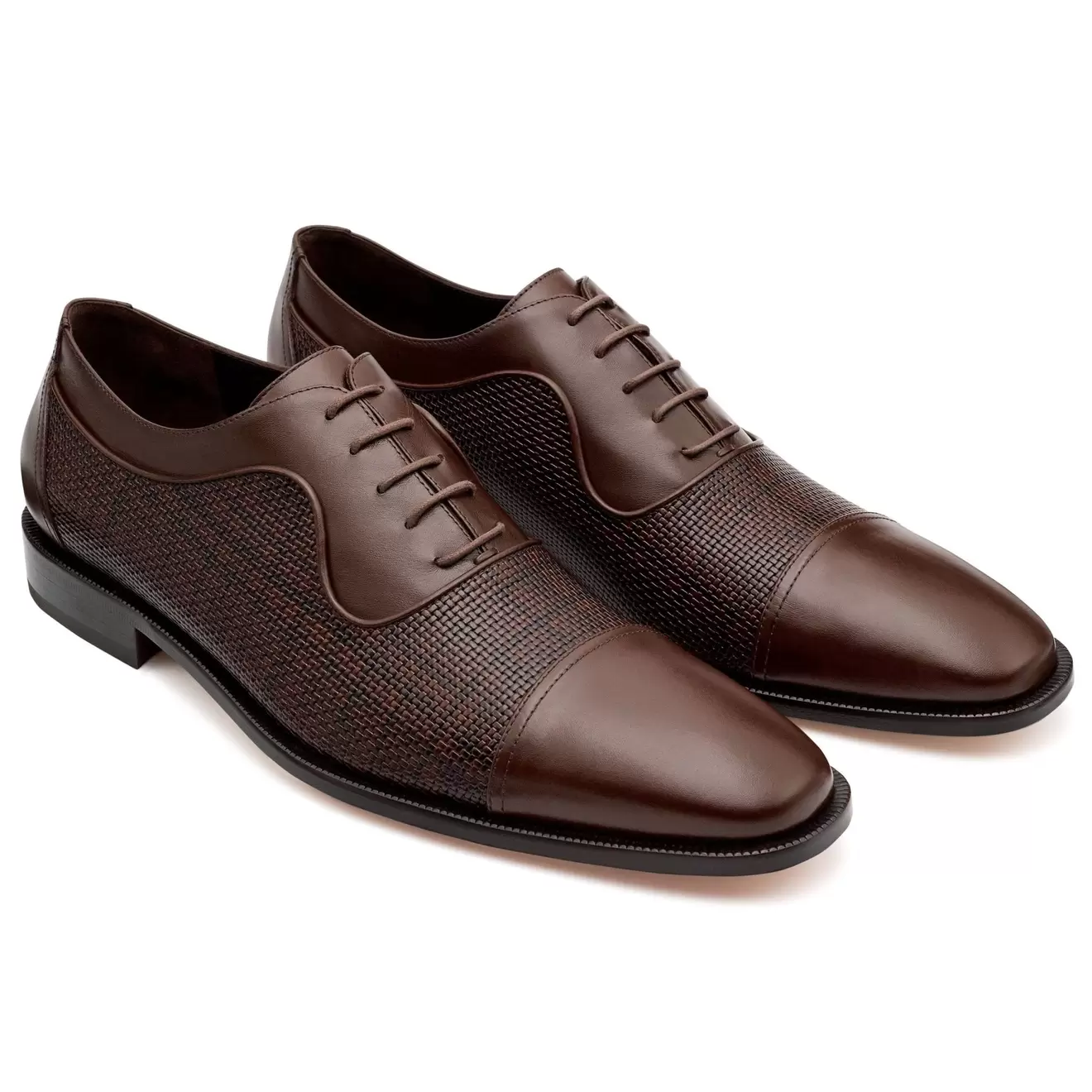 Oferta de Zapatos oxford de piel trenzada y puntera para hombre por $3359.2 en Jean Pierre