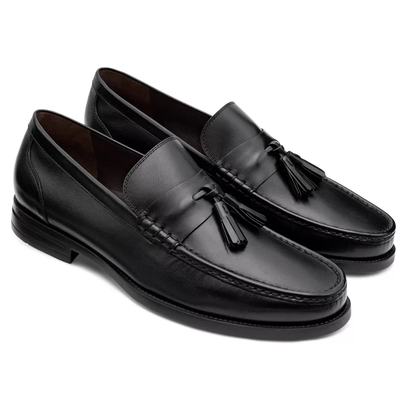 Oferta de Mocasines casuales con suela ultra ligera y aplicación de motas para hombre por $3439.2 en Jean Pierre