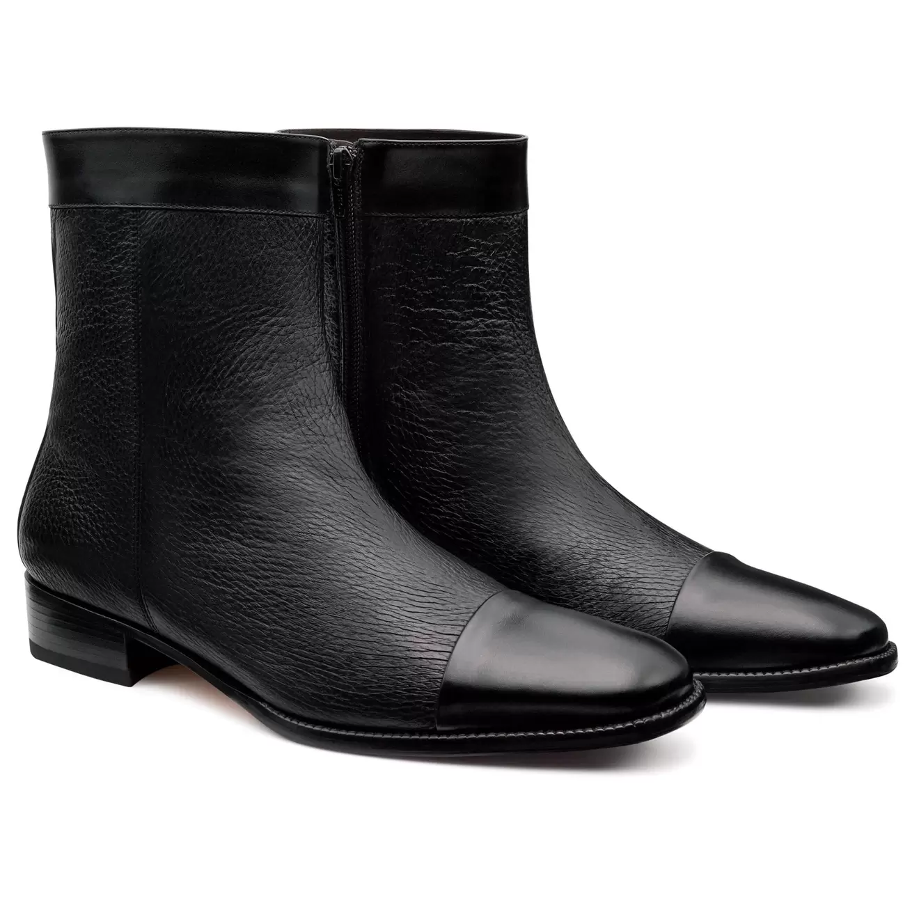 Oferta de Botines de piel con puntera y cierre lateral para hombre por $4239.2 en Jean Pierre