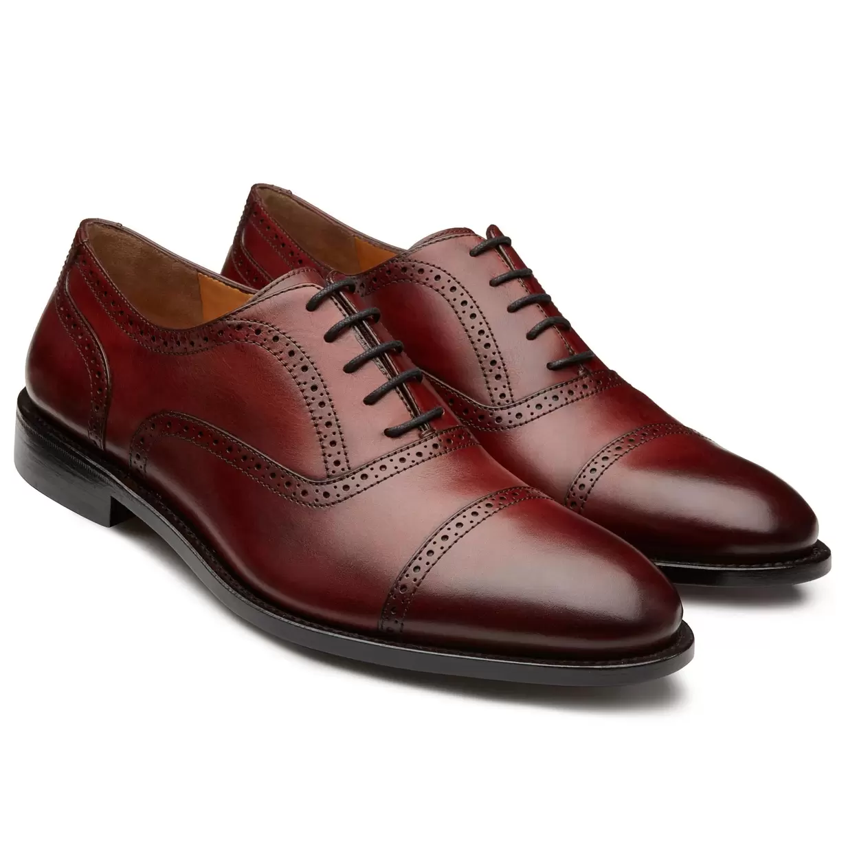 Oferta de Zapatos oxford goodyear welt pintados a mano con perforaciones (full brogue)para hombre por $6160 en Jean Pierre