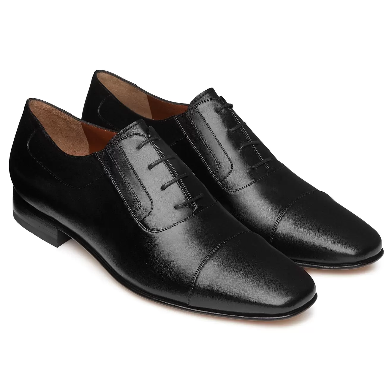 Oferta de Zapatos oxford clásicos de piel con puntera y costuras laterales para hombre por $2959.2 en Jean Pierre