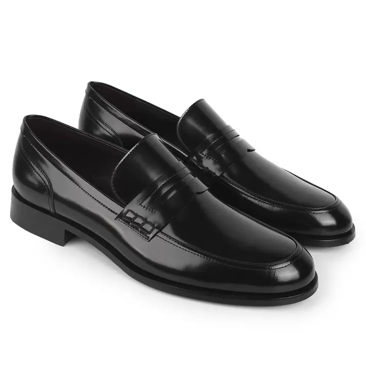 Oferta de Mocasines de piel con acabado brillante para caballero por $3599.2 en Jean Pierre