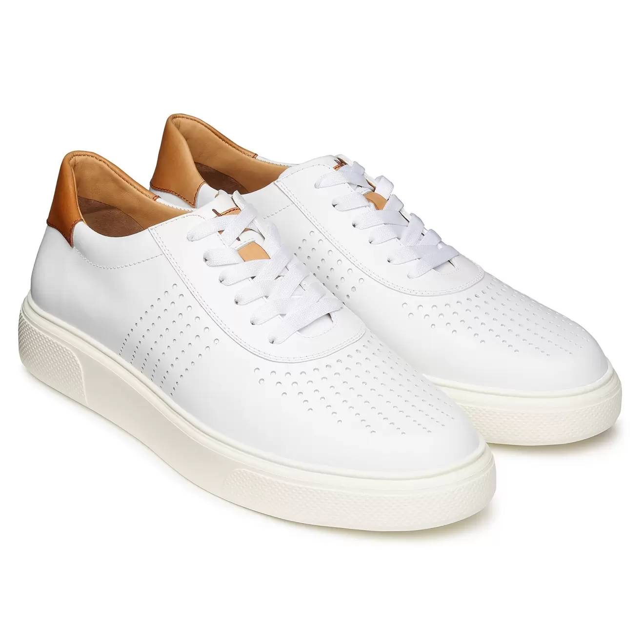 Oferta de Tenis casual blanco de piel para hombre por $3759.2 en Jean Pierre