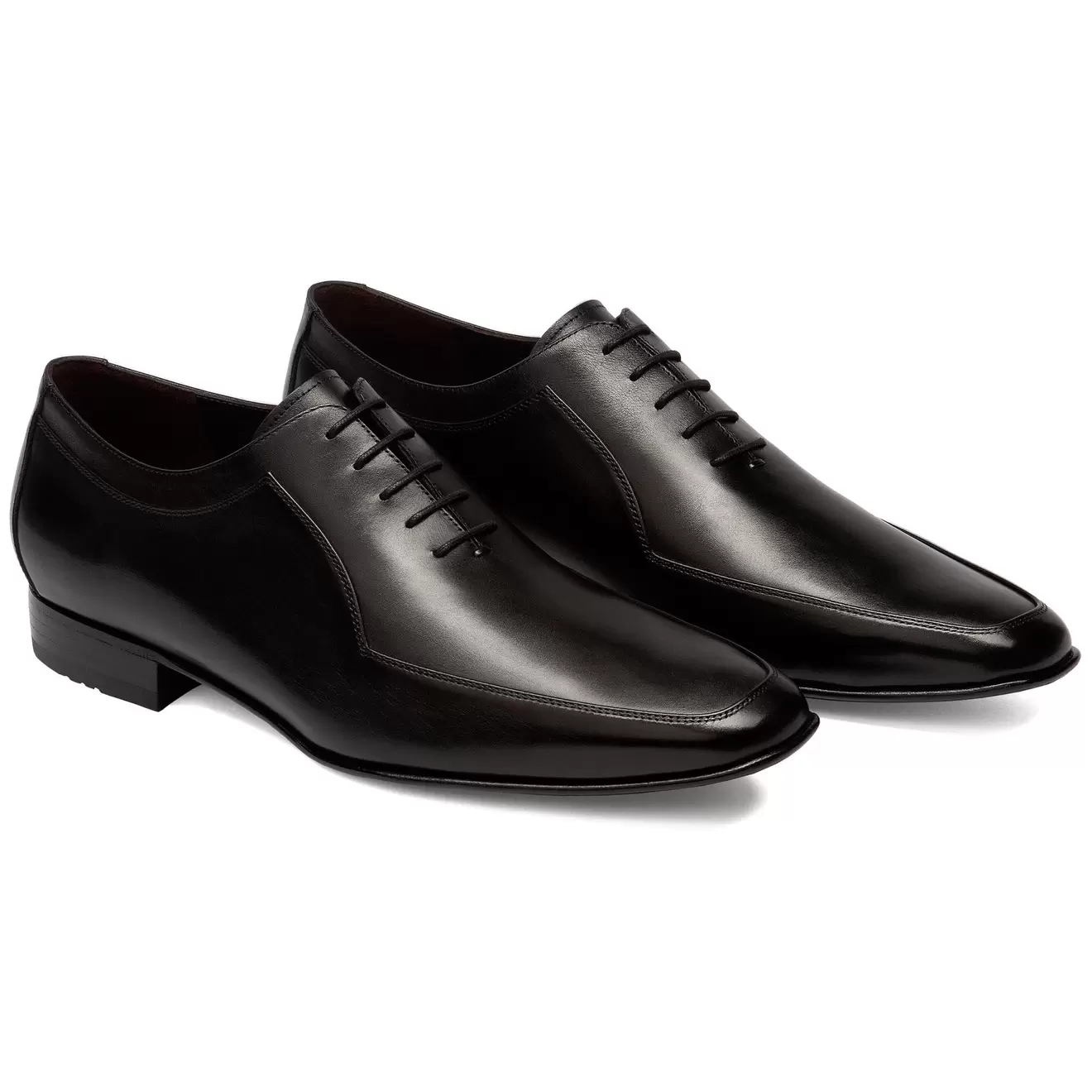 Oferta de Zapatos formales tipo oxford con costuras en silueta para hombre por $3199.2 en Jean Pierre