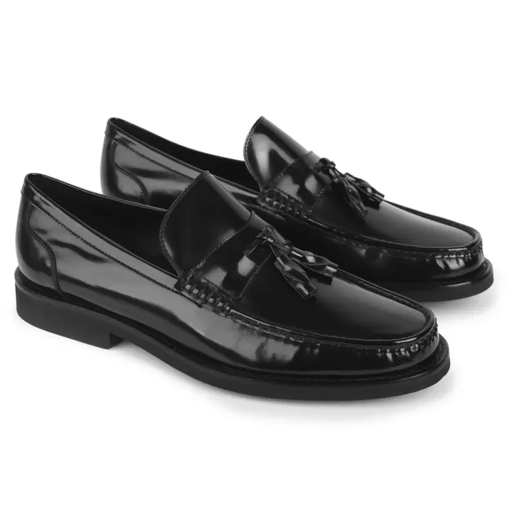 Oferta de Mocasines tejidos de piel con acabado brillante y motas para hombre por $4079.2 en Jean Pierre