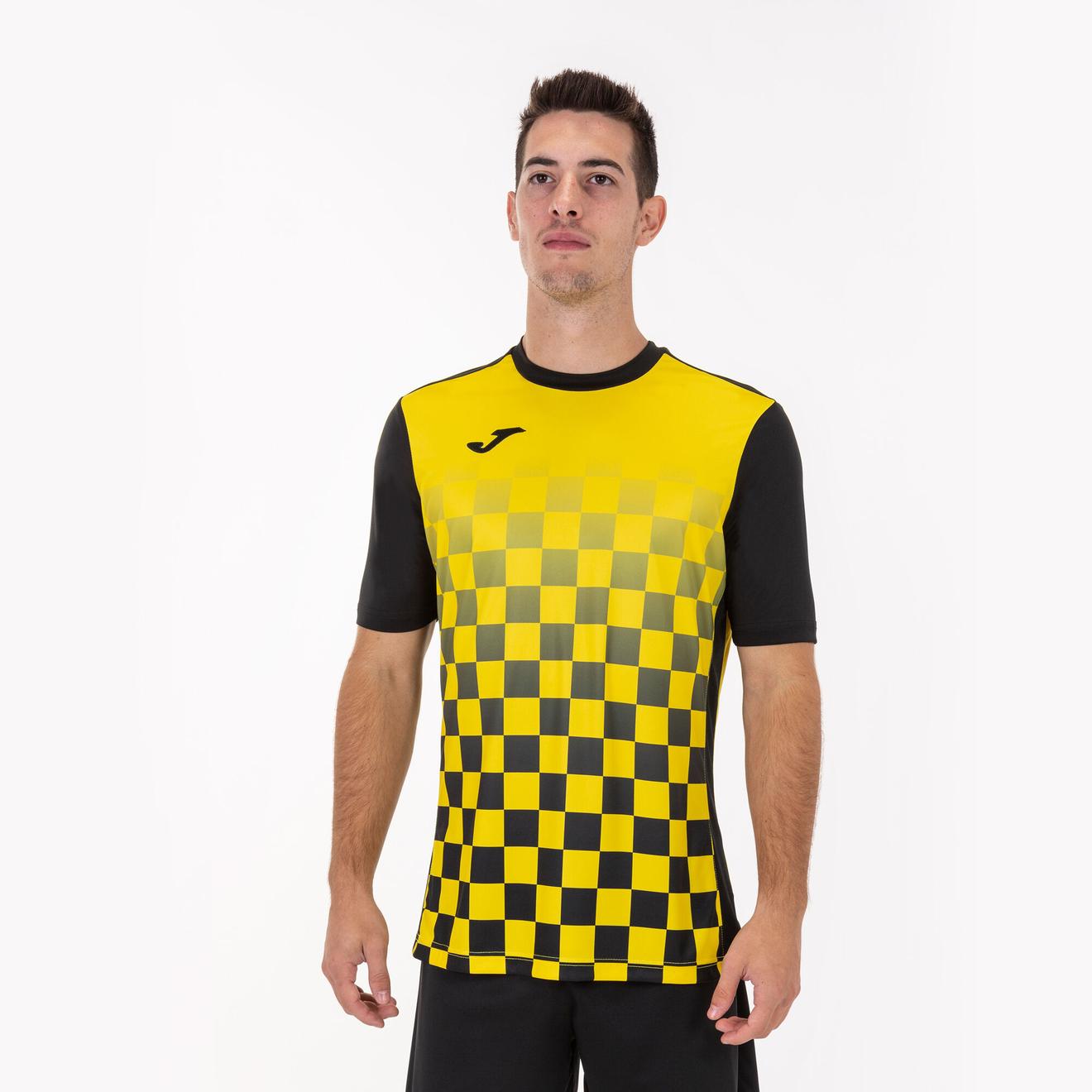 Oferta de Camiseta manga corta hombre Flag negro amarillo por $287.5 en Joma