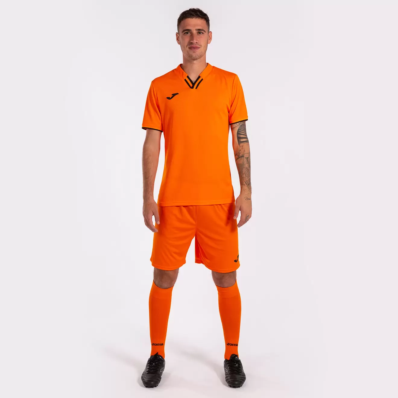 Oferta de Camiseta manga corta hombre Toletum IV naranja negro por $540 en Joma