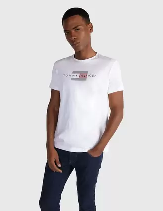 Oferta de Playera Tommy Hilfiger cuello redondo para hombre por $499 en Liverpool