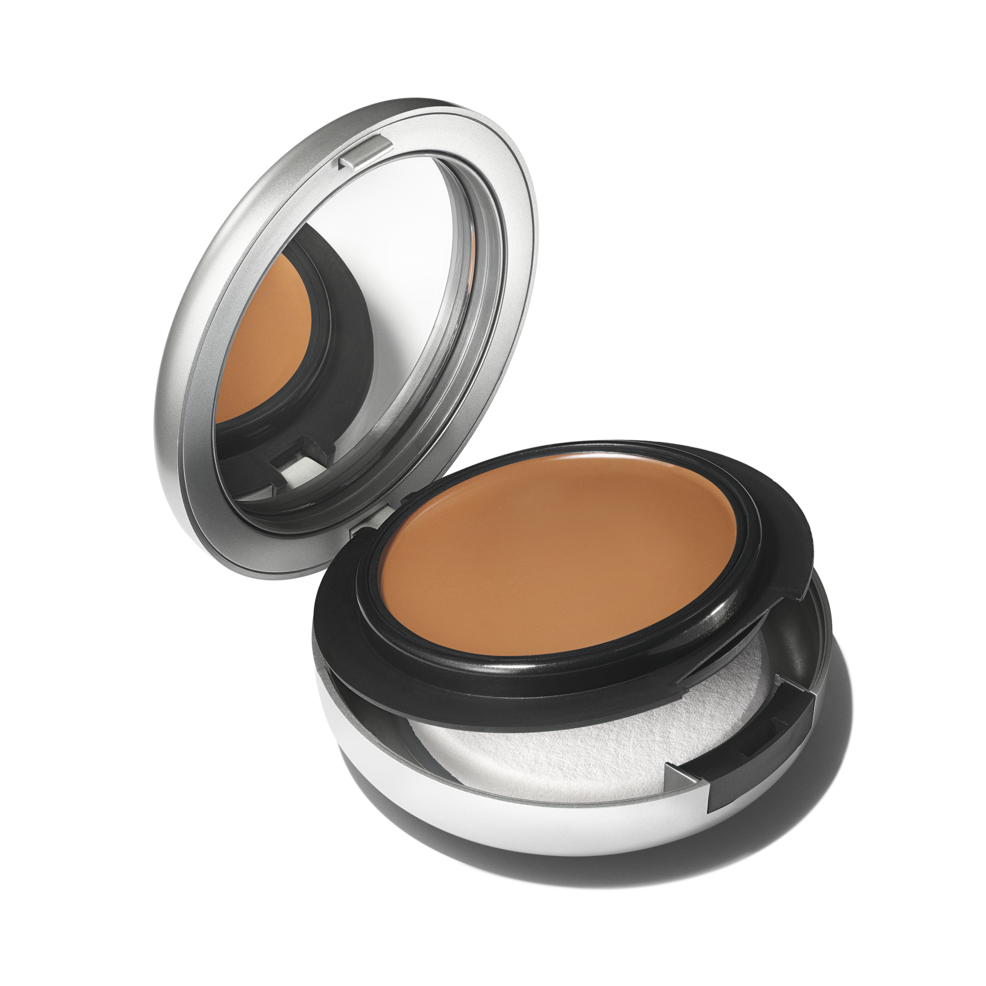 Oferta de Base en crema Studio Fix Tech Cream-To-Powder Foundation por $779 en MAC Cosmetics
