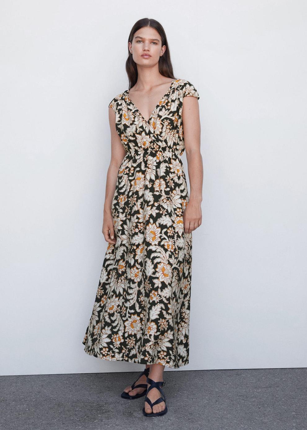 Oferta de Vestido floral escote cruzado por $399 en Mango