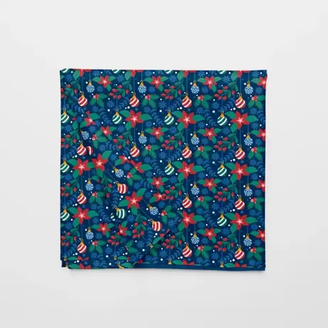 Oferta de Tela Navideña Diseño Esferas – Rollo 30 m Algodón Candy Navideño por $479.76 en Modatelas