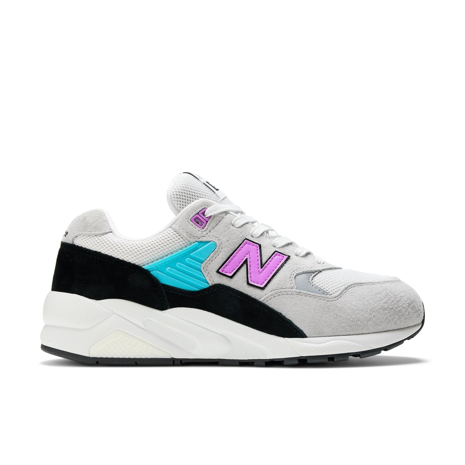 Oferta de 580 por $3599 en New Balance