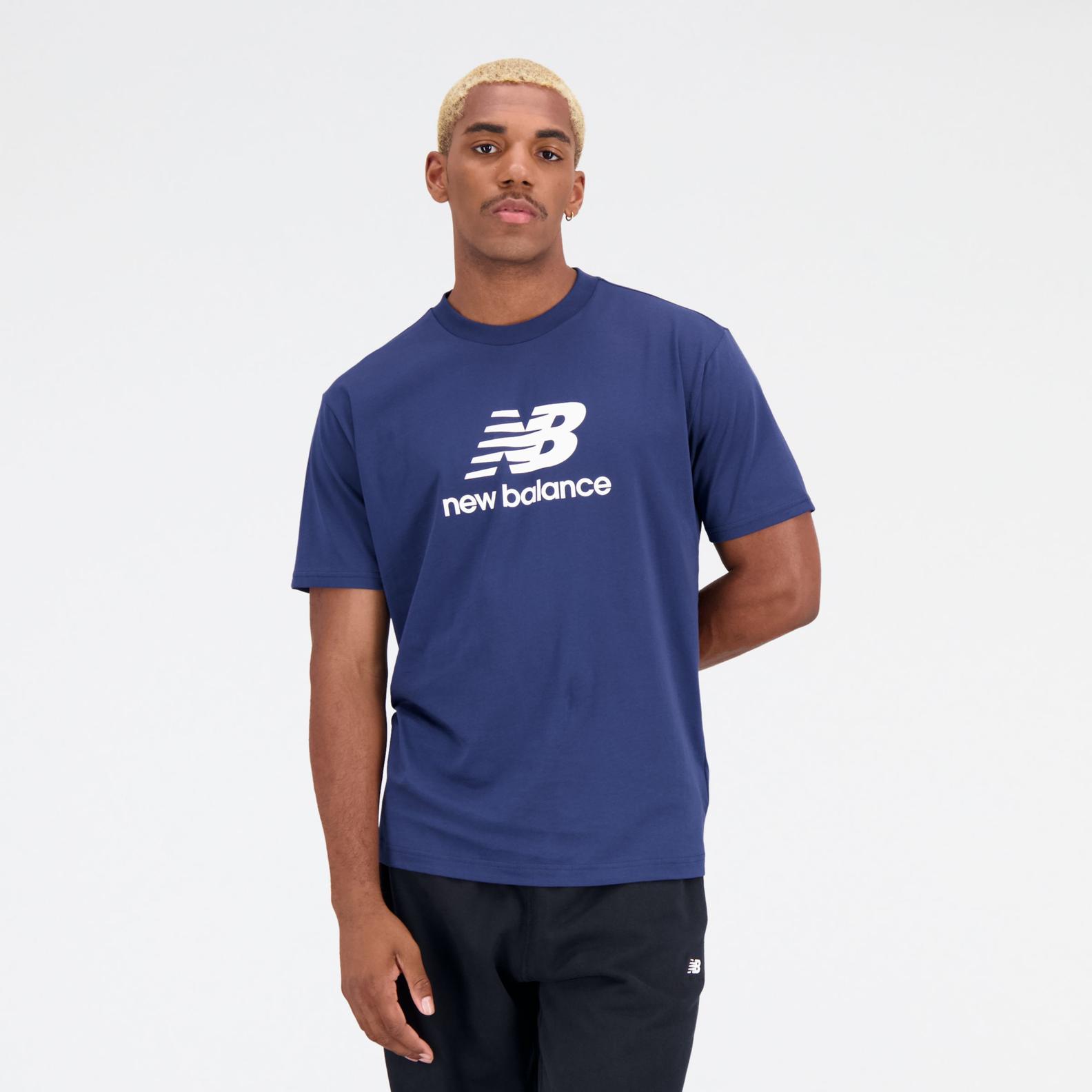 Oferta de Essentials Stacked Logo Cotton Jersey Short Sleeve T-shirt por $699 en New Balance