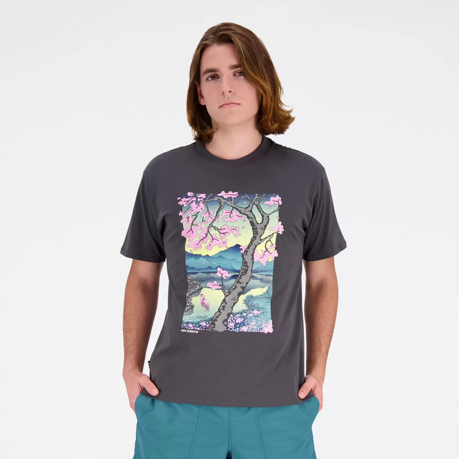 Oferta de AT Graphic Cotton Jersey Short Sleeve Tee por $99900700 en New Balance