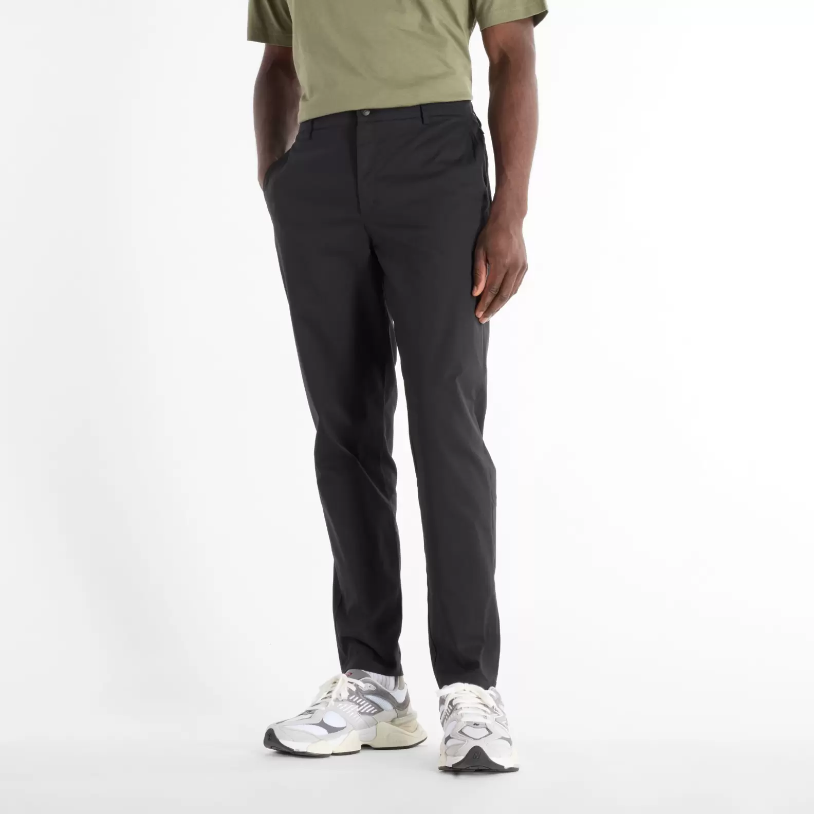 Oferta de Athletics Standard Tapered Pant 30" por $1799 en New Balance