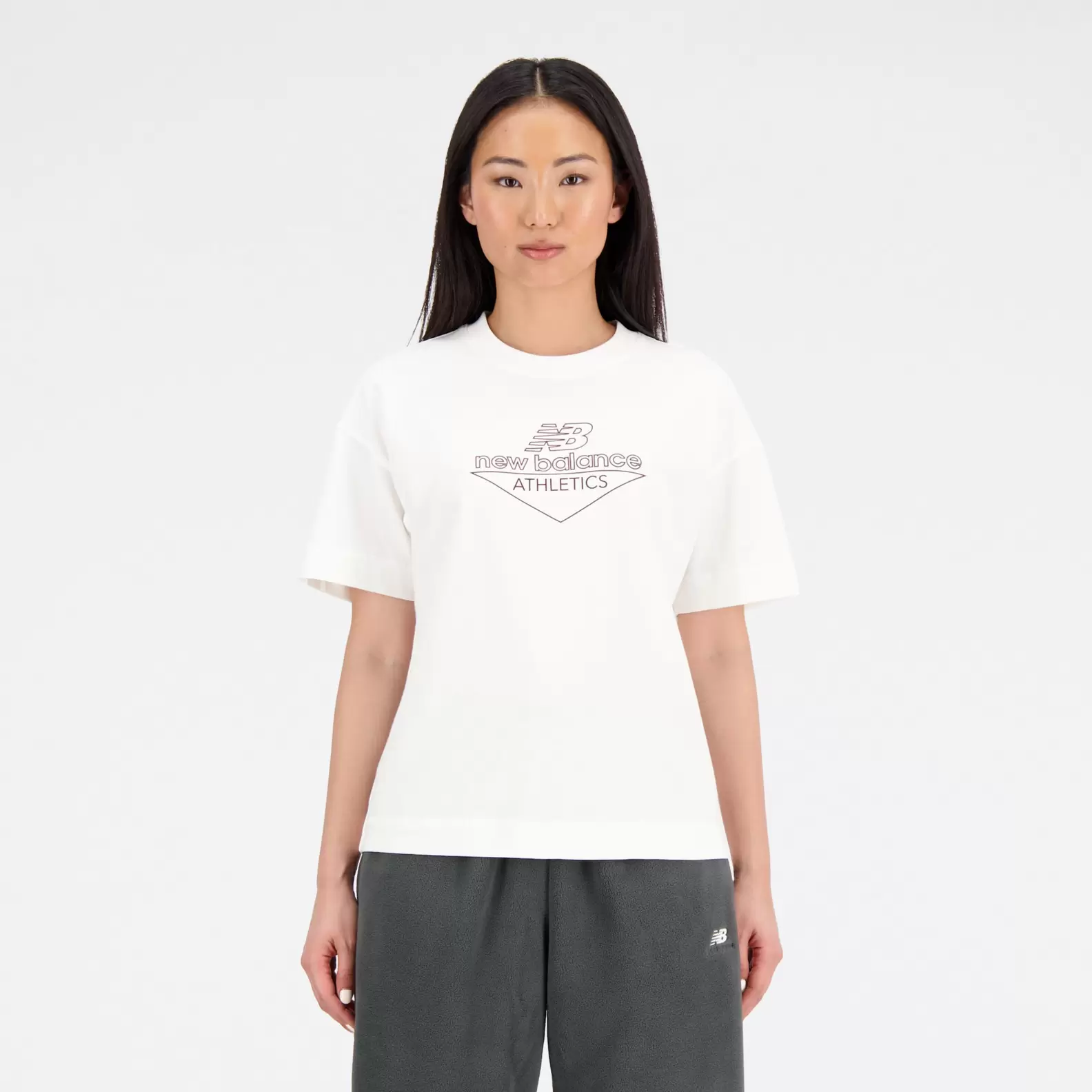 Oferta de Athletics Cotton Jersey Boxy T-Shirt por $999 en New Balance