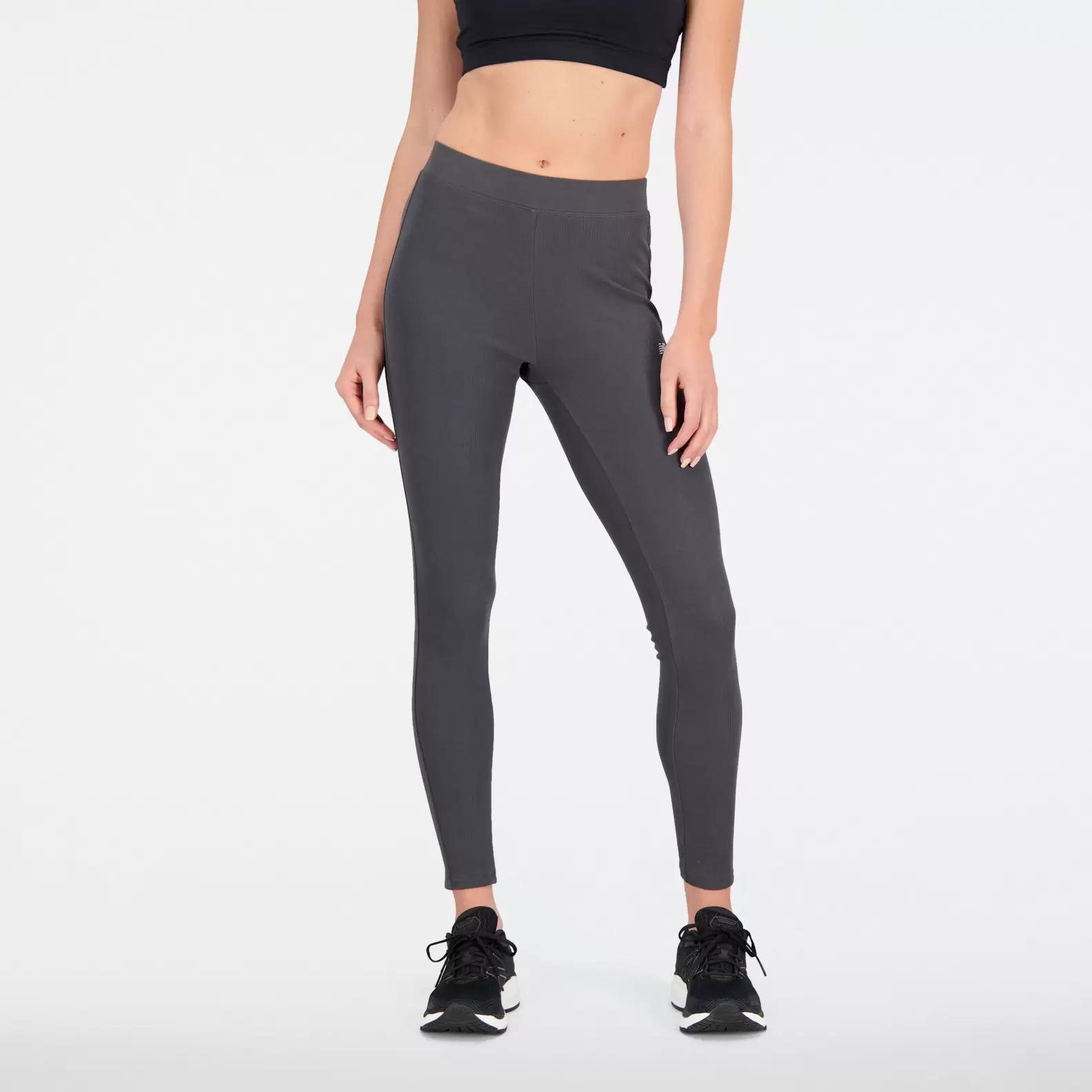Oferta de Athletics Remastered Ribbed Cotton Jersey Legging por $129900800 en New Balance