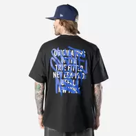 Oferta de Playera Manga Corta New Era Neon Spray Writing Negra por $999 en New Era