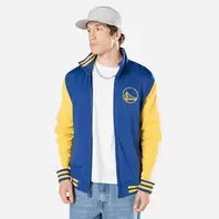 Oferta de Chamarra Golden State Warriors NBA Game Day por $1799 en New Era