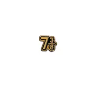 Oferta de Pin 7 3/8 70th Anniversary New Era Cap 59FIFTY Day Collection por $199 en New Era