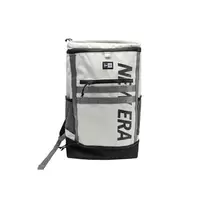 Oferta de Mochila Box Pack New Era Blanca por $2699 en New Era