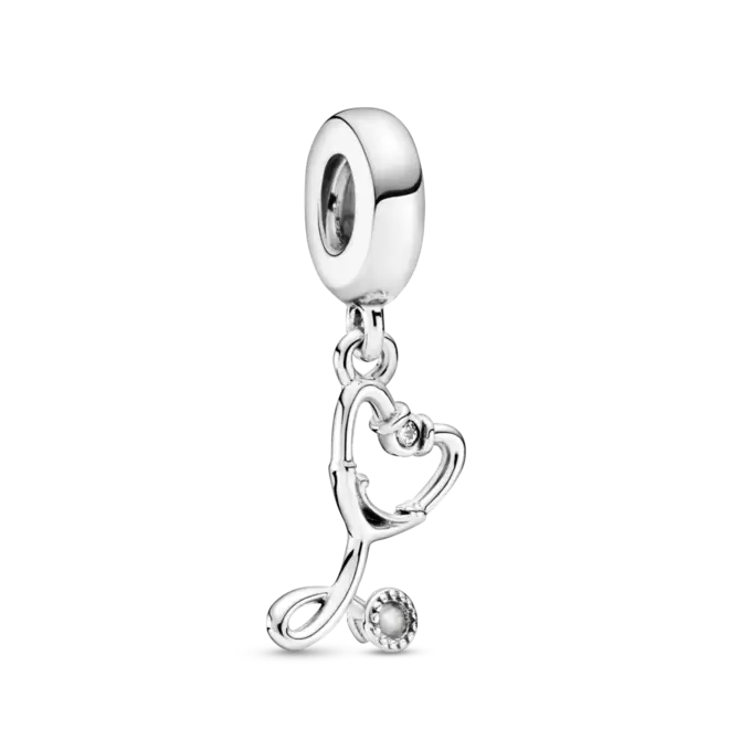 Oferta de Charm colgante de Estetoscopio en forma de corazón por $1530 en Pandora