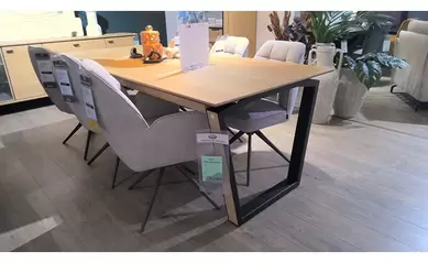 Oferta de Verlengbare tafel Livada por $1499 en Price Shoes