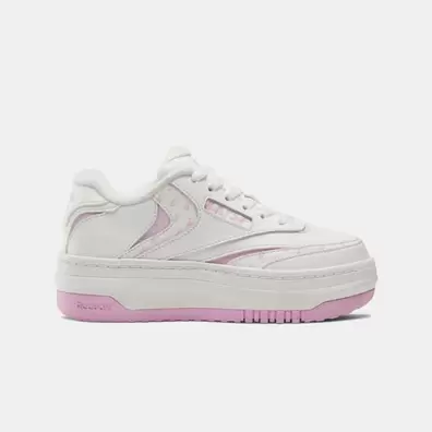 Oferta de Tenis Club C Extra x Barbie por $1399 en Reebok