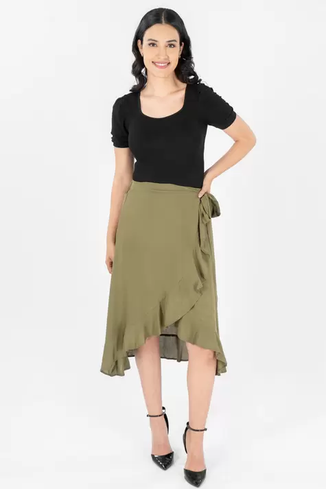 Oferta de Falda envolvente con caida. por $129 en Santory
