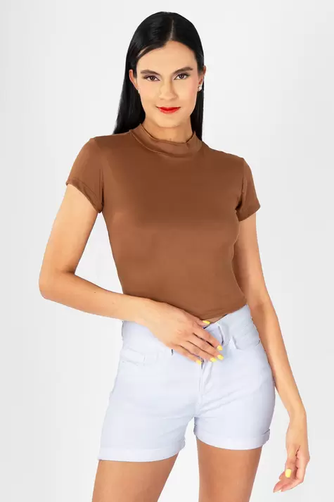 Oferta de Playera lisa cuello alto por $54 en Santory