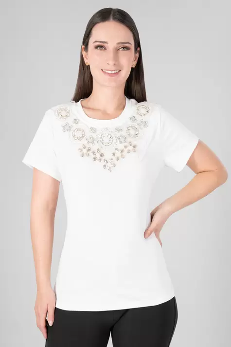 Oferta de Playera con detalle en pecho por $153 en Santory