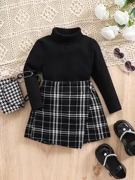 Oferta de SHEIN Set de 2 piezas de blusa de manga larga negra de punto y shorts plisados de cintura elástica a cuadros para niña bebé, otoño/invierno por $202 en SHEIN